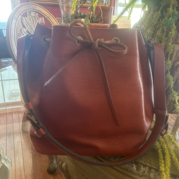 Louis Vuitton Noe Bucket Bag with LV dust bag with LV key bag - Picture 7 of 12